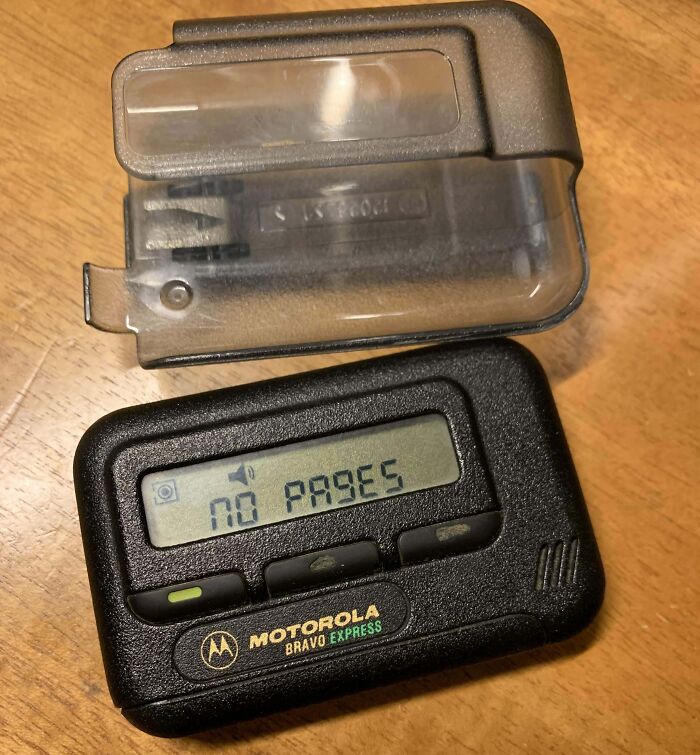 Vintage Motorola Bravo Express pager displaying no pages, showcasing retro technology and vintage devices.