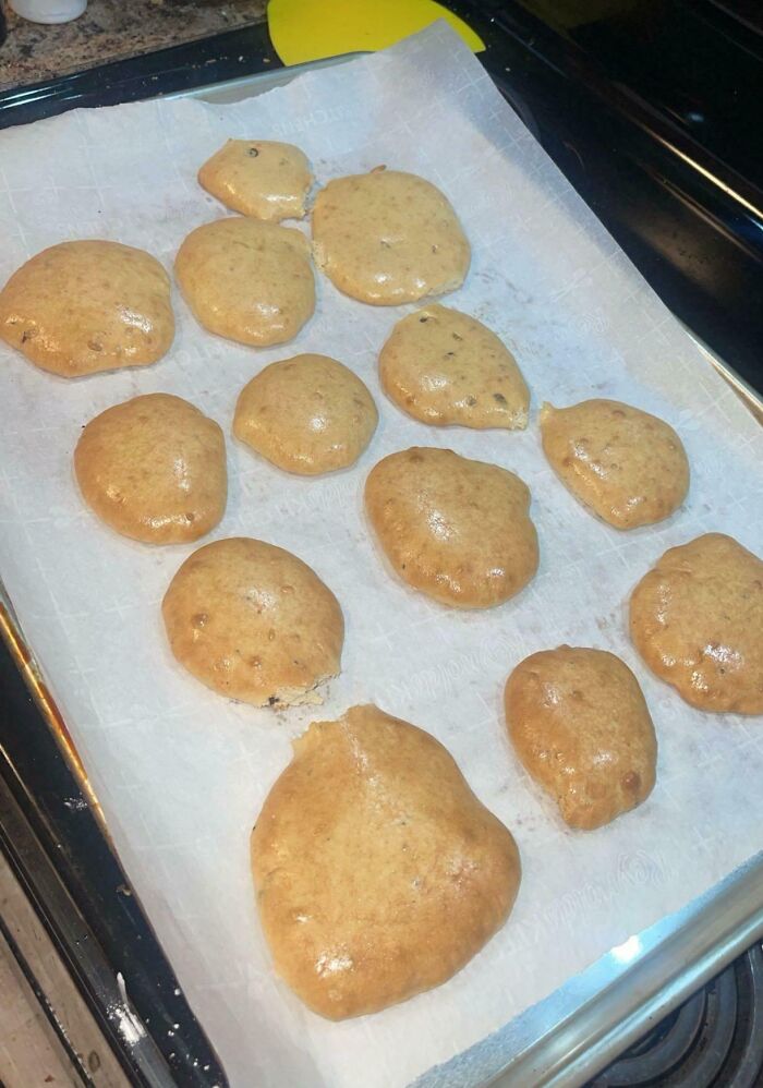 Unevenly baked cookies on a tray showcasing cooking fails and accidents from don’t drink and cook moments.