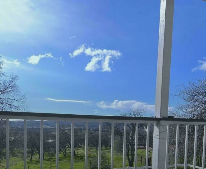 Cloud formation resembling the pi symbol in a clear sky, an interesting thing that required a double take to realize.