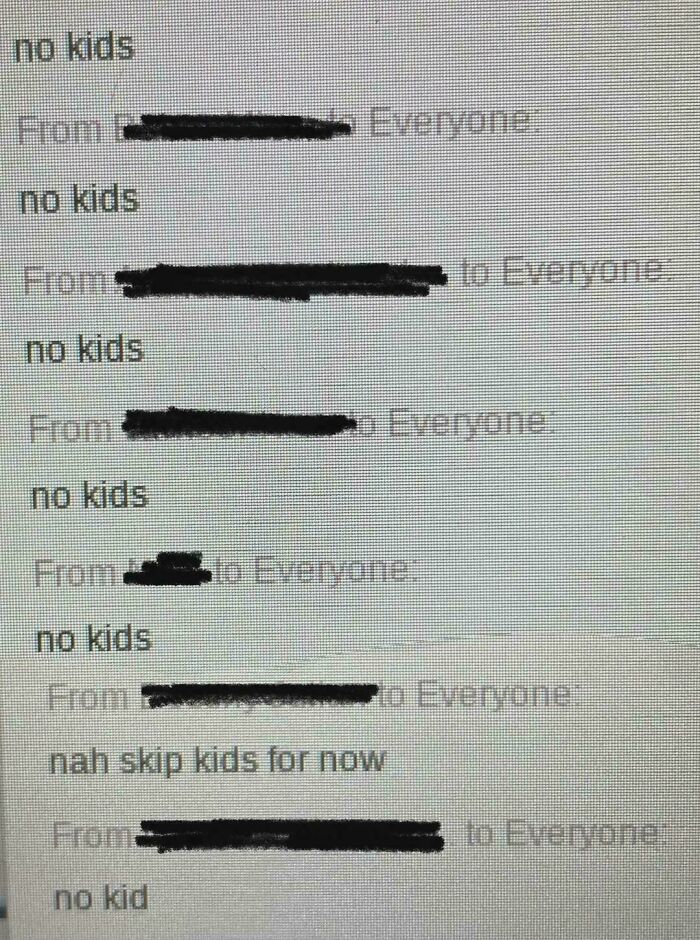 Chat screen showing repeated messages about having no kids, reflecting Gen-Z humor in random memes format.
