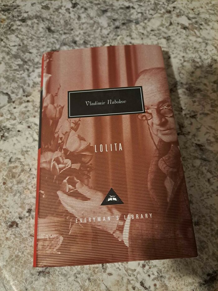 40 Times People Read A Book And Were In Awe