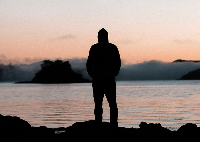 “We Need To Leave… Now”: 40 Heart-Pounding Moments When Gut Instinct Meant Everything