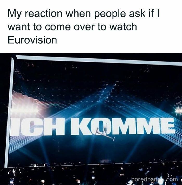 Crowd in a dark concert venue with bright stage lights and large text saying ICH KOMME, reaction meme for Eurovision 2025.