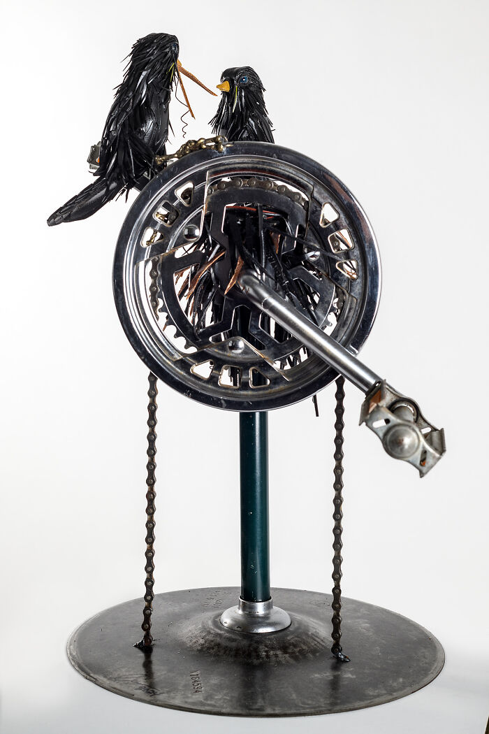 I Turn Discarded Bike Parts, Tubes, And Tires Into Sculptures I Turn Discarded Bike Parts, Tubes, And Tires Into Sculptures