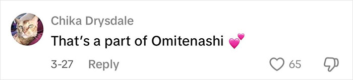 Screenshot of a social media comment praising a Japanese waitress for helping a traveling mom and dad, sparking internet buzz.