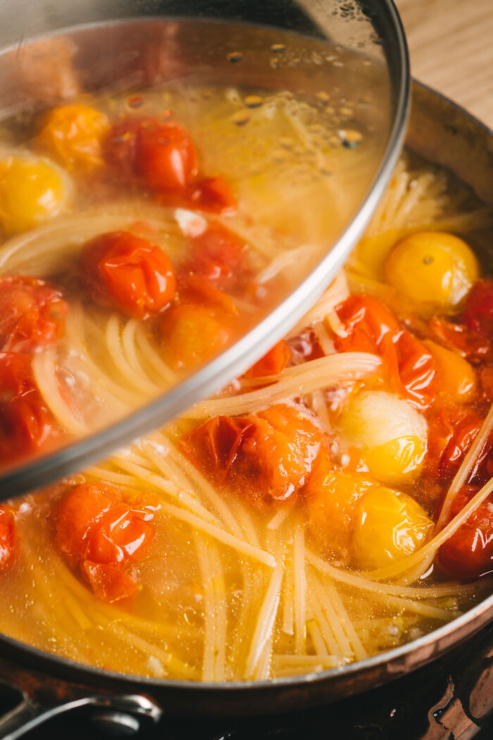 Meghan Markle&rsquo;s Viral One-Pot Pasta Gets A Cozy Homemade Makeover