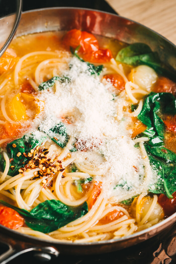 Meghan Markle&rsquo;s Viral One-Pot Pasta Gets A Cozy Homemade Makeover