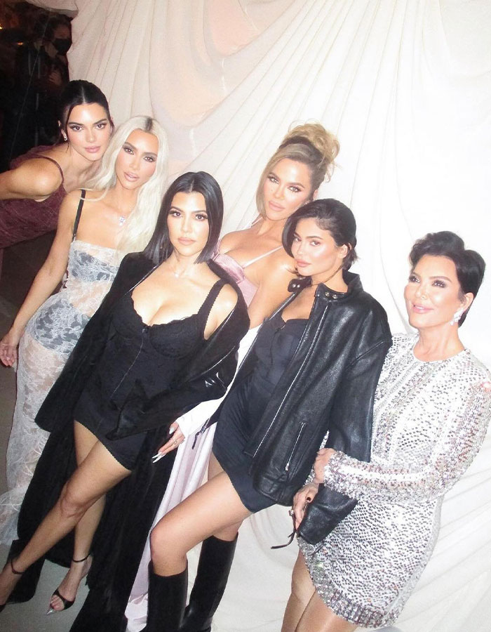 Kris Jenner's plastic surgeon goes viral after new look causes confusion with Kim Kardashian. Kris Jenner's plastic surgeon goes viral after new look causes confusion with Kim Kardashian.