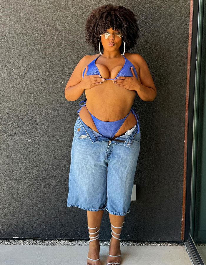 "The Extra Skin Will Never Go Away": Lizzo’s Bikini Twerk With Grammys Sparks Buzz "The Extra Skin Will Never Go Away": Lizzo’s Bikini Twerk With Grammys Sparks Buzz