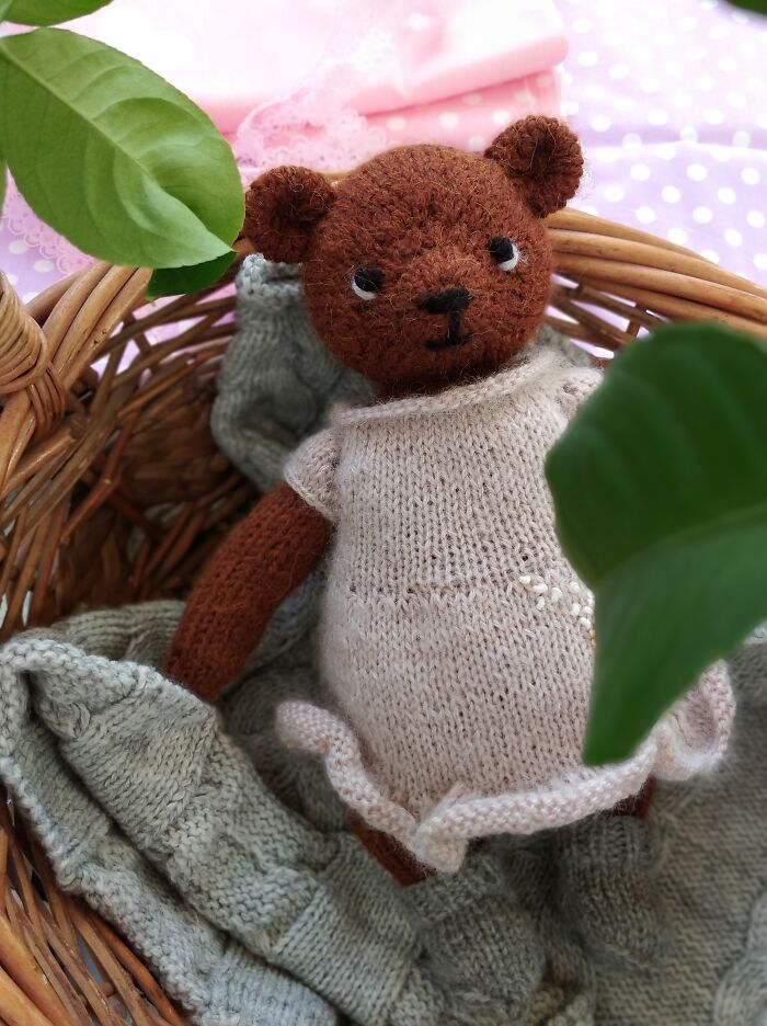 “My Bear Stories”: I’m In Love With Teddy Bears, And I’m Rediscovering That Love Through Knitting Toys (10 Pics)