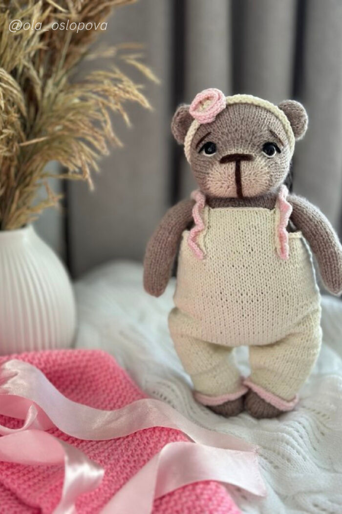 “My Bear Stories”: I’m In Love With Teddy Bears, And I’m Rediscovering That Love Through Knitting Toys (10 Pics)