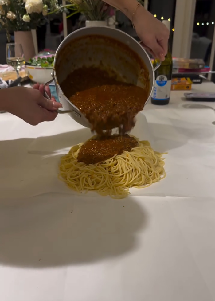 Carrie Bickmore Slammed For "Offensive" Parenting Hack After Serving Pasta On Table Without Plates