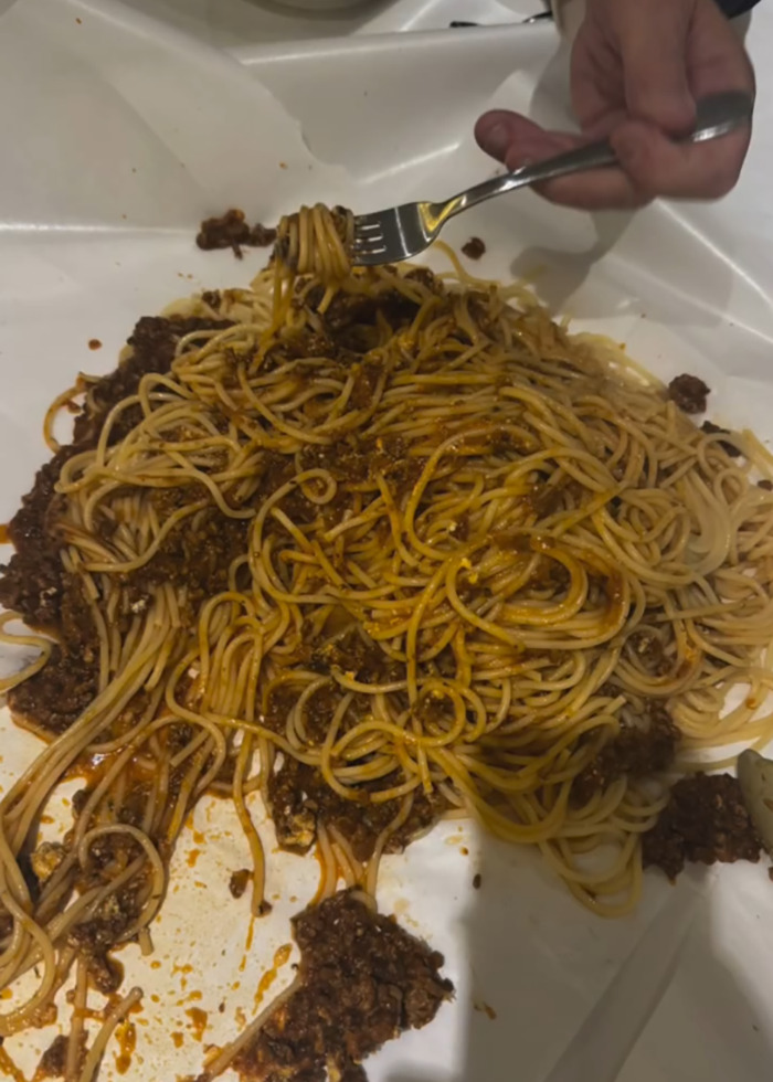 Carrie Bickmore Slammed For "Offensive" Parenting Hack After Serving Pasta On Table Without Plates