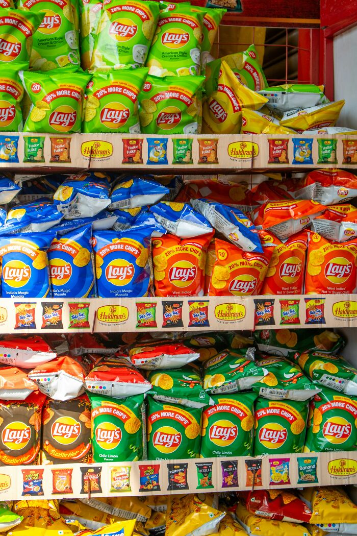 Cashiers Reveal 35 Items That Make Them Give Customers The Side Eye At The Register