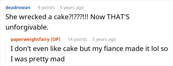 Screenshot of a discussion about a couple booking a wedding venue years in advance and issues with a pregnant sister.