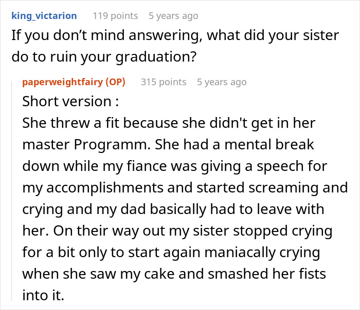 Screenshot of a Reddit conversation discussing how a pregnant sister demanded a wedding venue booked years in advance.