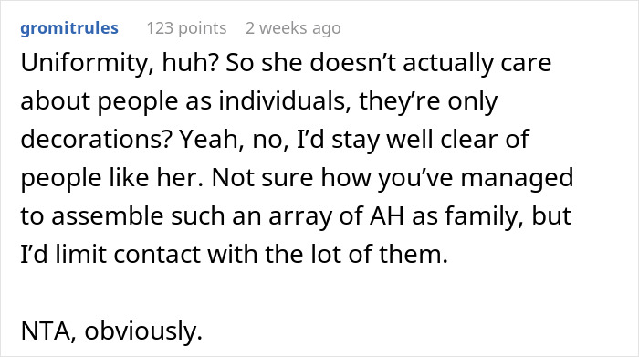Screenshot of a Reddit comment discussing a woman refusing to wear a wig at her brother's wedding. Screenshot of a Reddit comment discussing a woman refusing to wear a wig at her brother's wedding.