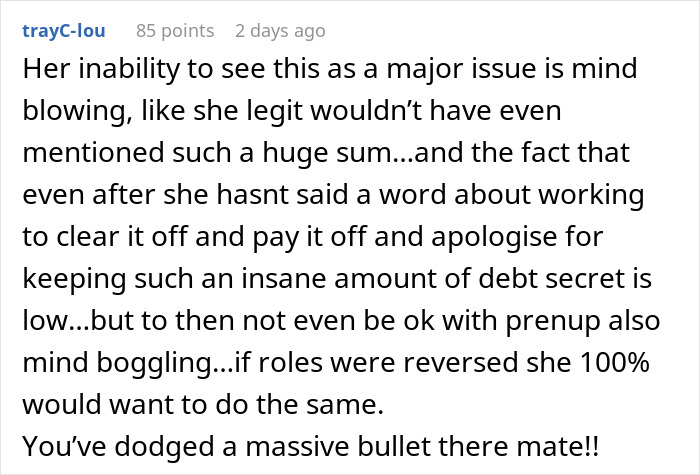 Screenshot of a Reddit comment discussing bride-to-be shutting down prenup after secret credit card debt revealed.