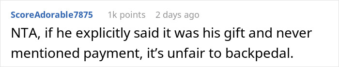 Screenshot of a forum comment discussing a cousin who offered to photograph a wedding as a gift but later sent a $3,000 bill.