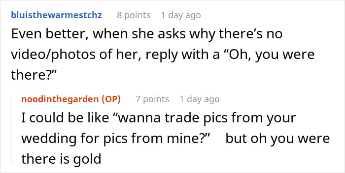 Screenshot of an online conversation discussing wedding revenge and reactions about missing photos from another woman&rsquo;s event.
