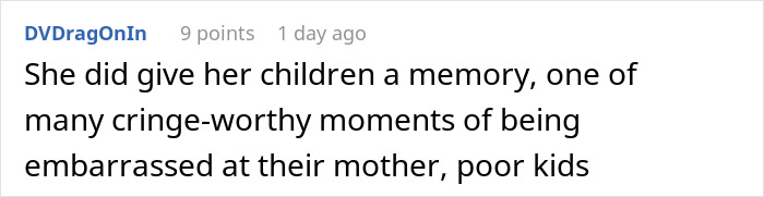 Comment mentioning an entitled mom embarrassing her kids during a photoshoot by demanding free pictures from the photographer.