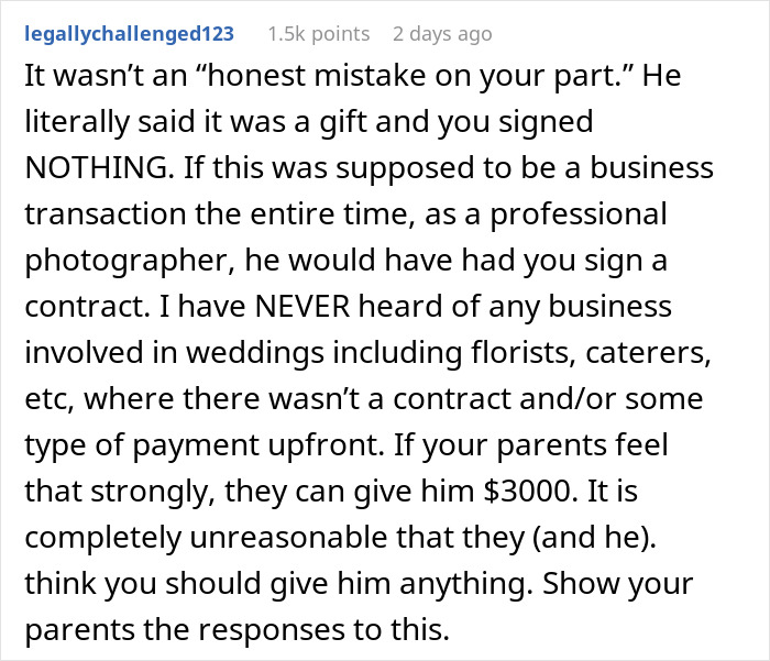 Reddit comment explaining why cousin charging $3,000 after offering wedding photography as a gift is unreasonable.
