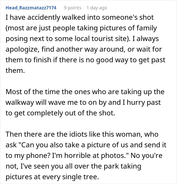 Comment describing an entitled mom interrupting a couple&rsquo;s photoshoot to harass the photographer for free pictures of her kids.