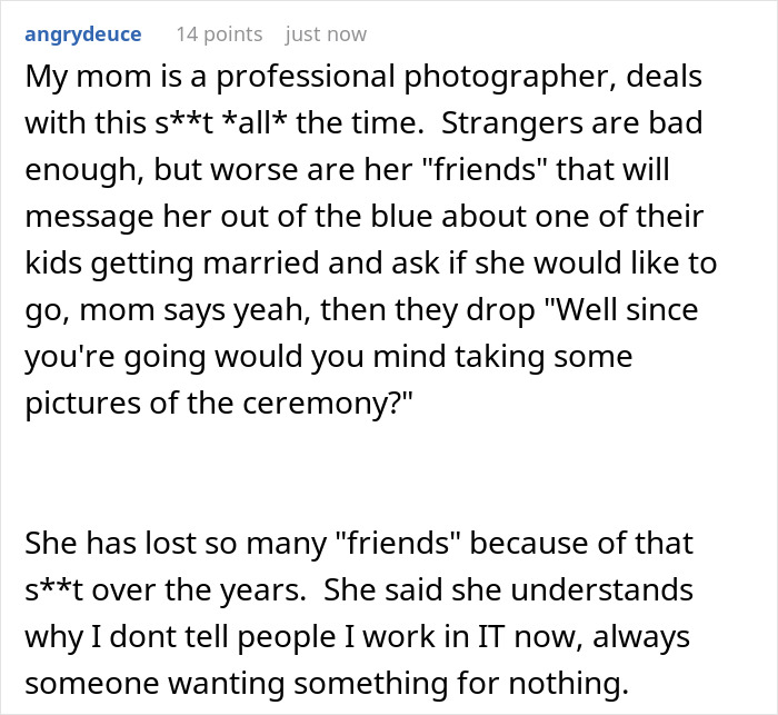 Text post about an entitled mom harassing a photographer friend for free pictures of her kids during events.