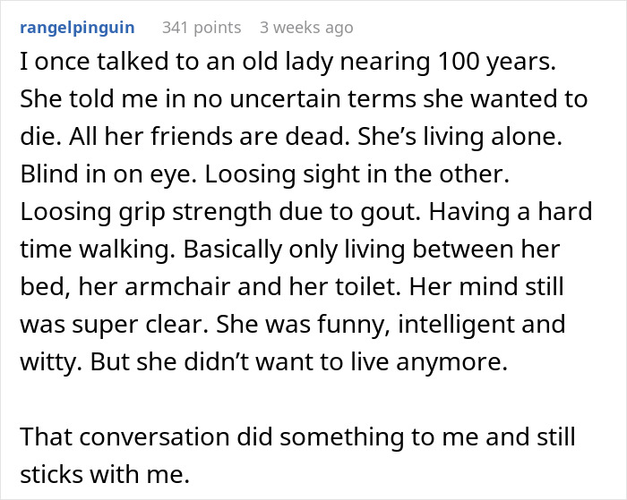 Text post describing a small act of kindness leading to an unexpected conversation with an elderly woman on the bus.