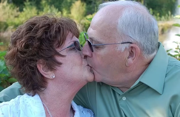 Mislabeled Cookie Tragically Claims Life Of 78YO Mom After Supermarket Visit, Family Sues The Chain Mislabeled Cookie Tragically Claims Life Of 78YO Mom After Supermarket Visit, Family Sues The Chain