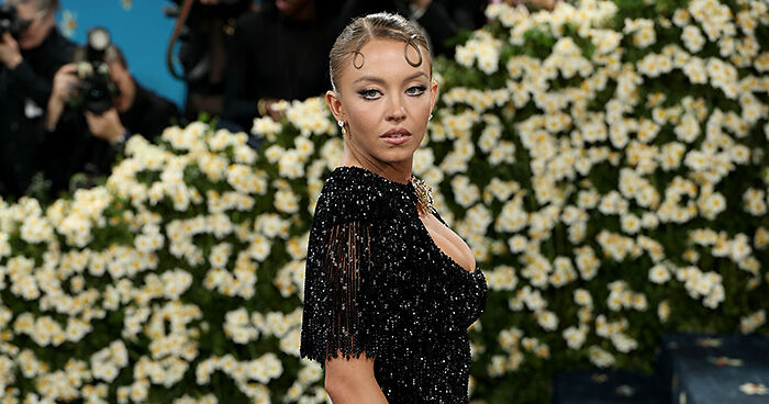 “Her Stylist Did Her Dirty”: Sydney Sweeney Brutally Mocked Over Her Met Gala 2025 Dress