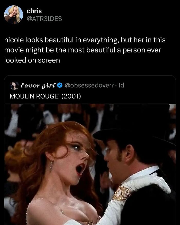 Screenshot of tweets praising Nicole’s beauty in Moulin Rouge, reflecting relatable women struggles in appearance and admiration.