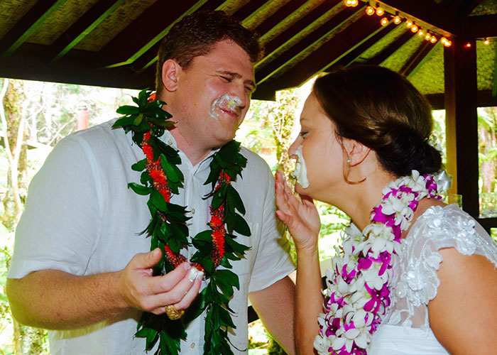 Wedding Guest Witnesses Groom Smearing Cake On Bride’s Face With A Fork, Then Their Divorce Wedding Guest Witnesses Groom Smearing Cake On Bride’s Face With A Fork, Then Their Divorce