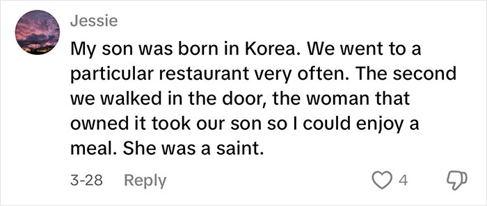 Comment describing a Japanese waitress helping a traveling mom and dad, sparking internet discussion.