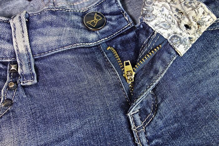 41 Things Basically Everyone Does But Keeps To Themselves