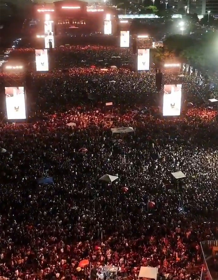 "Nearly Poked Her Face": Frustrated Attack At Gaga&rsquo;s 2M-Fan Concert Sparks Online Jokes