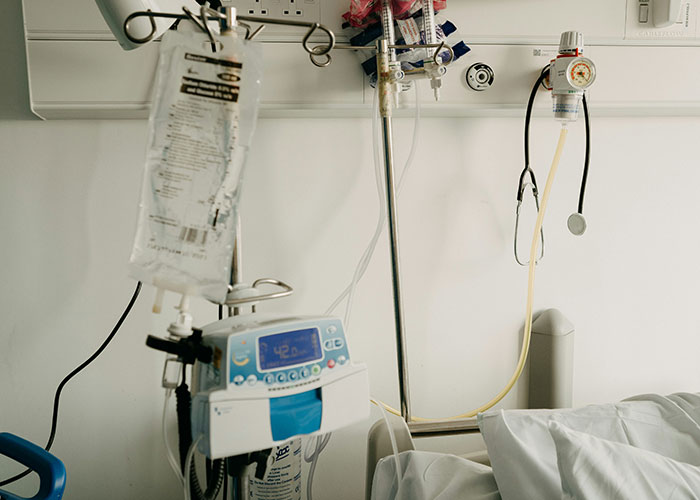 50 Times Medical Workers Pretended To Be Calm While Seeing Something Truly Unbelievable