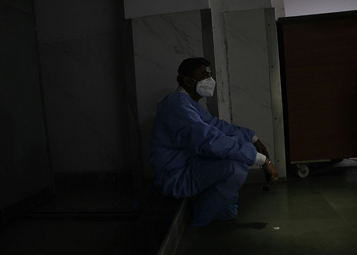 50 Times Medical Workers Pretended To Be Calm While Seeing Something Truly Unbelievable