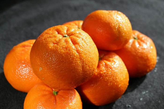 Close-up of fresh oranges illustrating side-by-side comparisons of food prices in the 1980s and now trends.