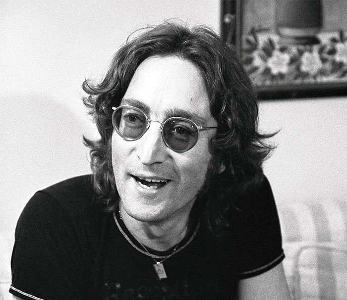 Black and white portrait of a male celebrity with round glasses and long hair, illustrating Steve Jobs celebrity contrasts.