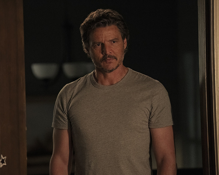 Pedro Pascal with a new jaw, wearing a grey t-shirt, sparking fans' guesses about plastic surgery or Ozempic. Pedro Pascal with a new jaw, wearing a grey t-shirt, sparking fans' guesses about plastic surgery or Ozempic.