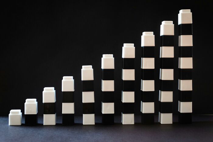 Stacked black and white blocks arranged in ascending order, illustrating a visual challenge to test how sharp your eyes are.