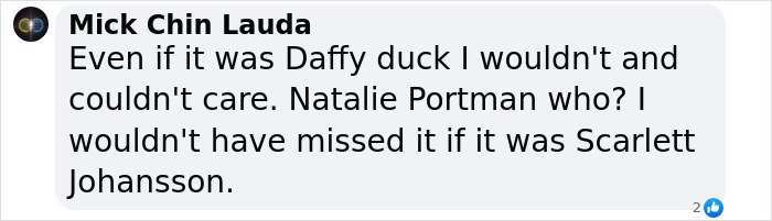 Comment discussing a vlogger recording a video unaware of sitting next to an A-list star, mentioning celebrities.