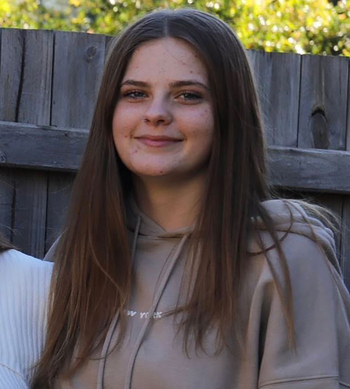 Teen girl smiling outdoors in casual hoodie, related to final text of missing teen who vanished on her way to the airport Teen girl smiling outdoors in casual hoodie, related to final text of missing teen who vanished on her way to the airport