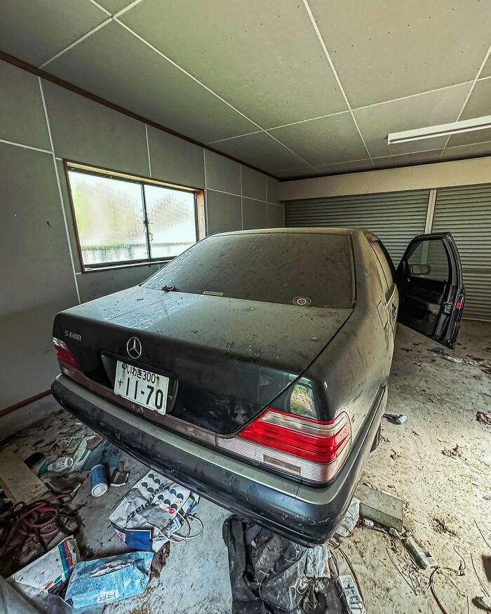 Inside The Abandoned Dental Office Frozen In Time Since 2011
