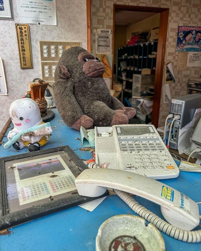 Inside The Abandoned Dental Office Frozen In Time Since 2011