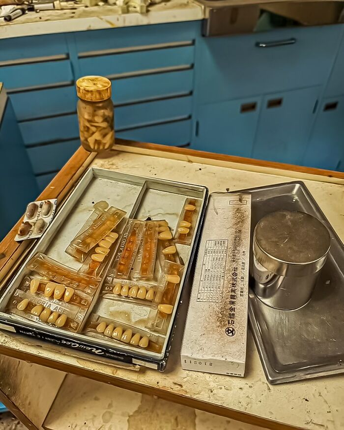 Inside The Abandoned Dental Office Frozen In Time Since 2011