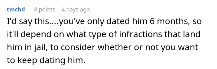Screenshot of a forum comment discussing relationship concerns about a boyfriend disappearing before a planned vacation.