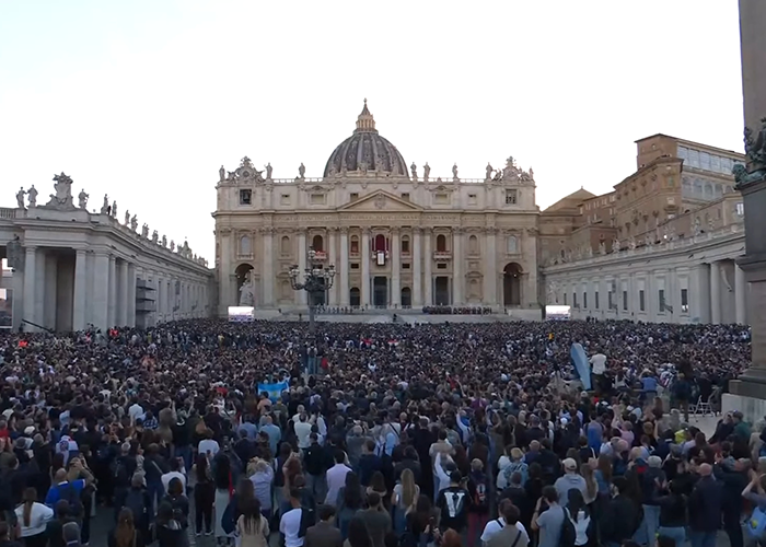 &ldquo;Habemus Papam&rdquo;: White Smoke Signals New Pope Has Been Chosen, Chicago-born Robert Prevost