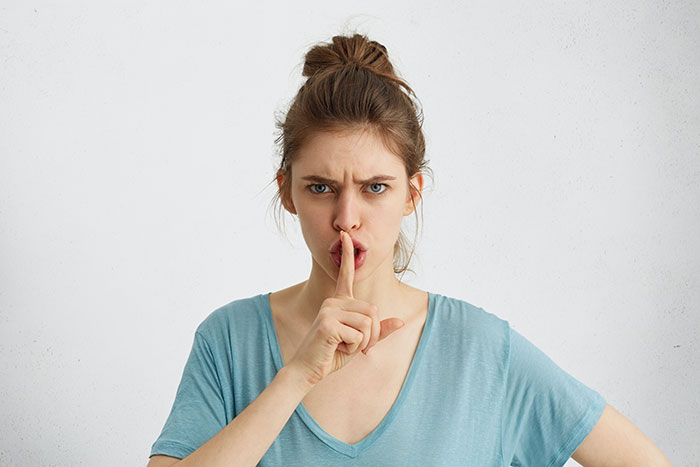 Woman Silently Retaliates After Rude Colleague Shushes Her, Won’t Talk To Her Anymore In Return Woman Silently Retaliates After Rude Colleague Shushes Her, Won’t Talk To Her Anymore In Return